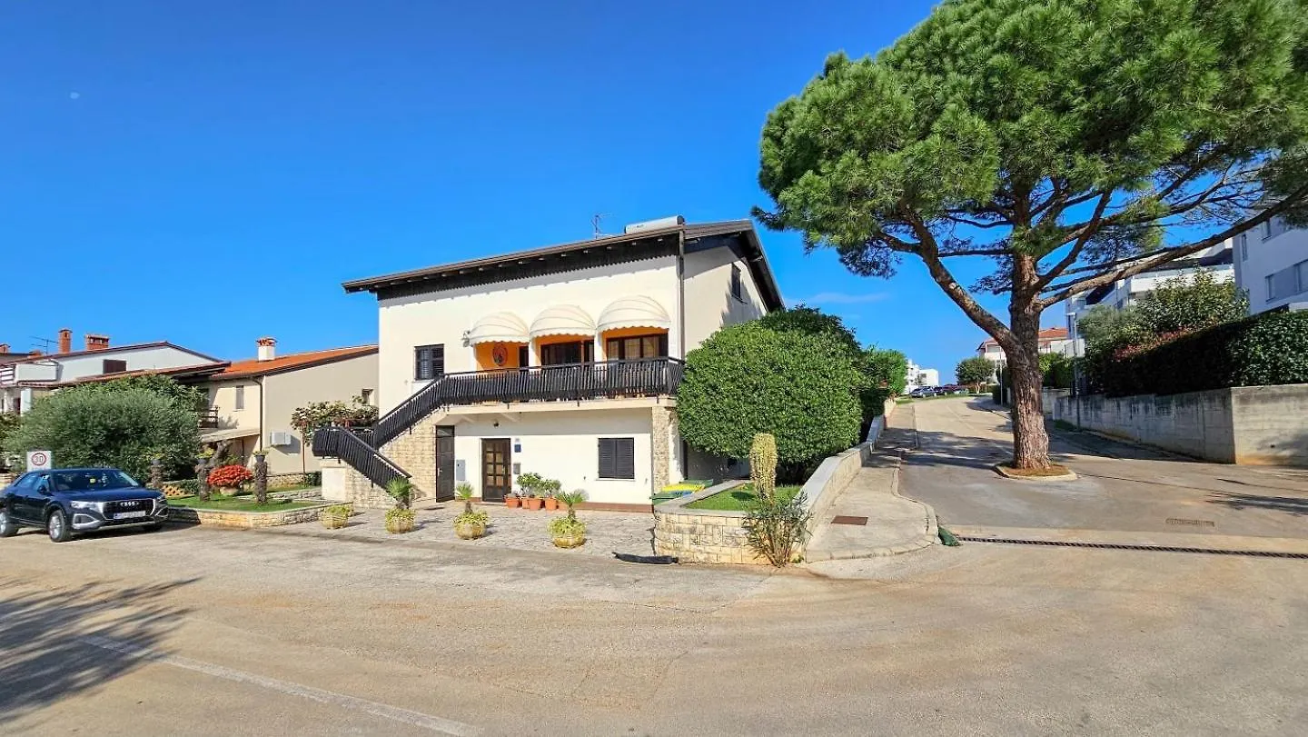 Natasa One Apartment Novigrad